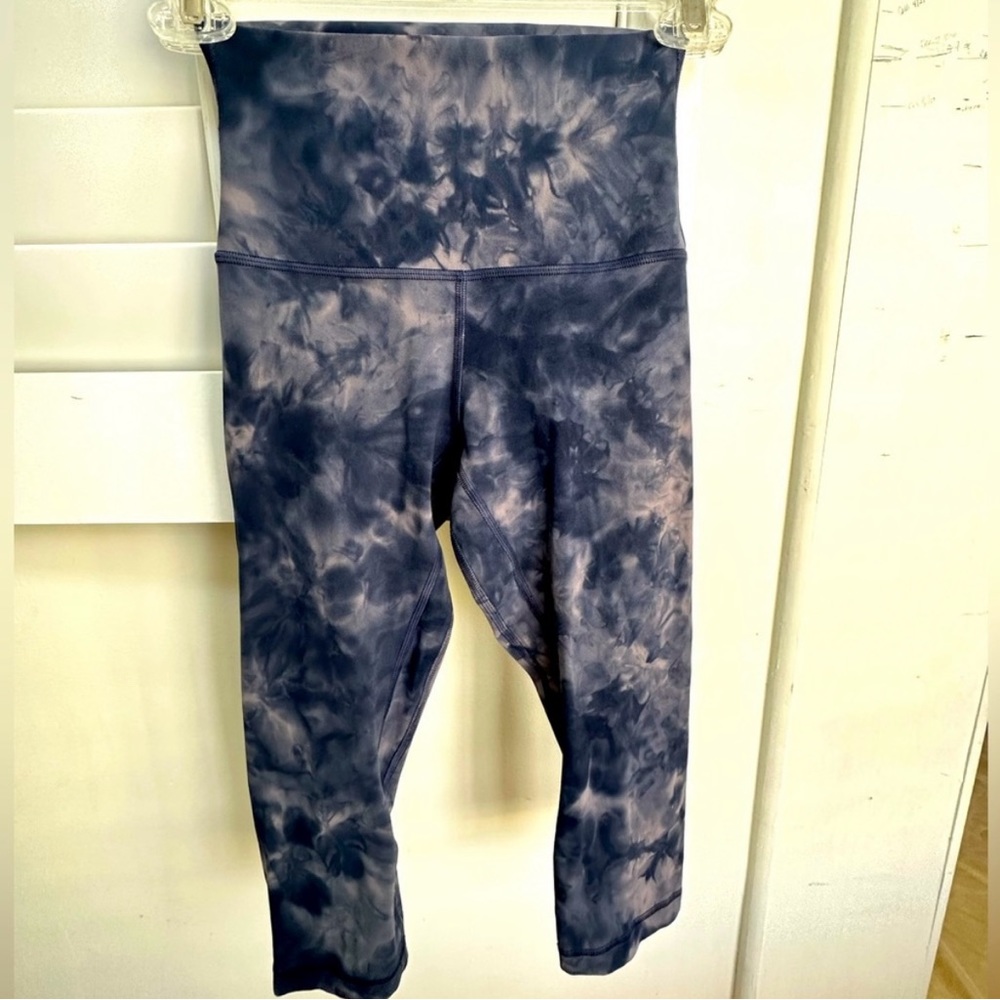🌟NWOT🌟 lululemon Align Crop 17”, size 2, blue